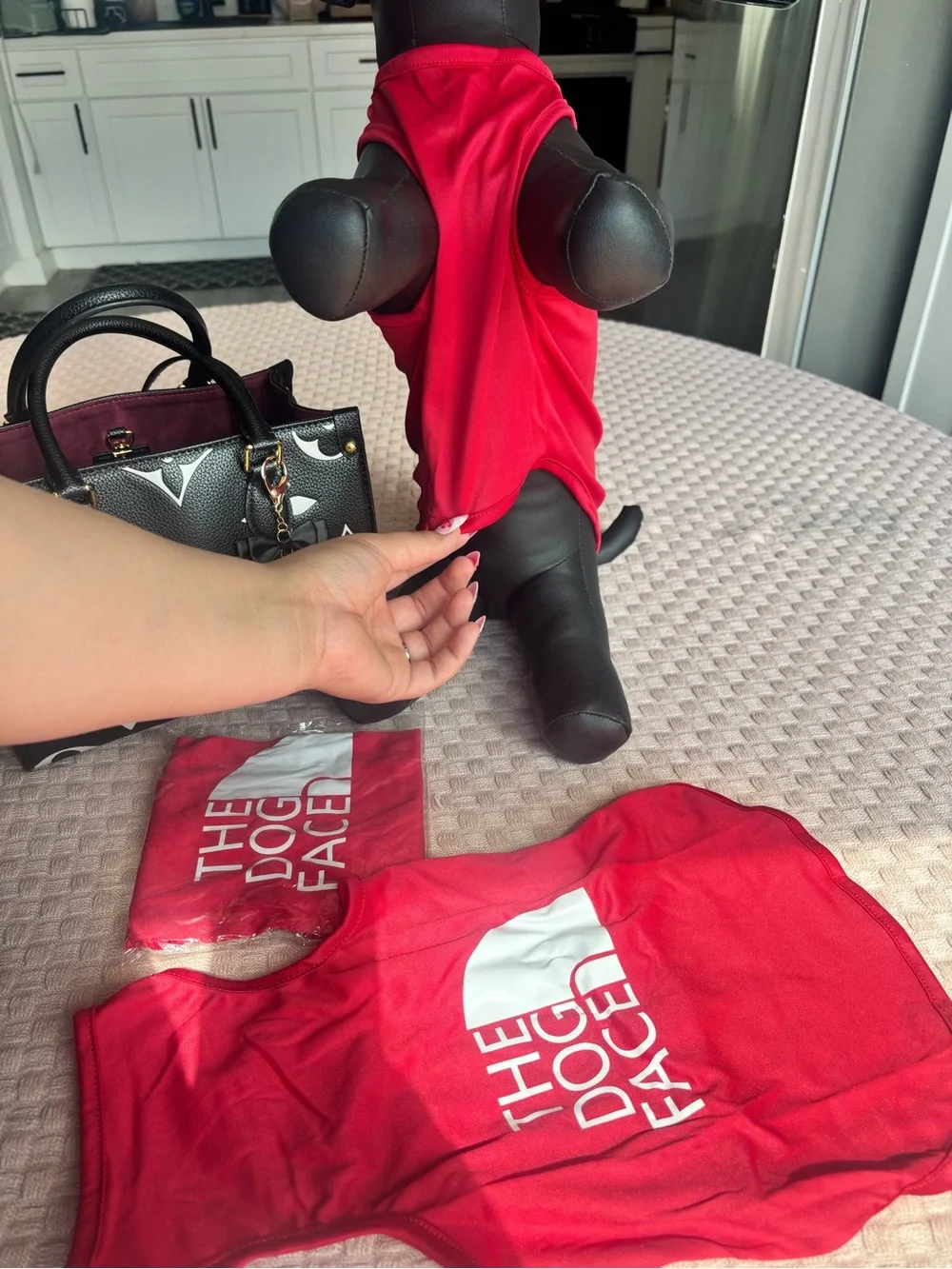GORGEOUS RED THE DOG FACE TSHIRT X-LARGE SIZE ❗️😍🐾❤️